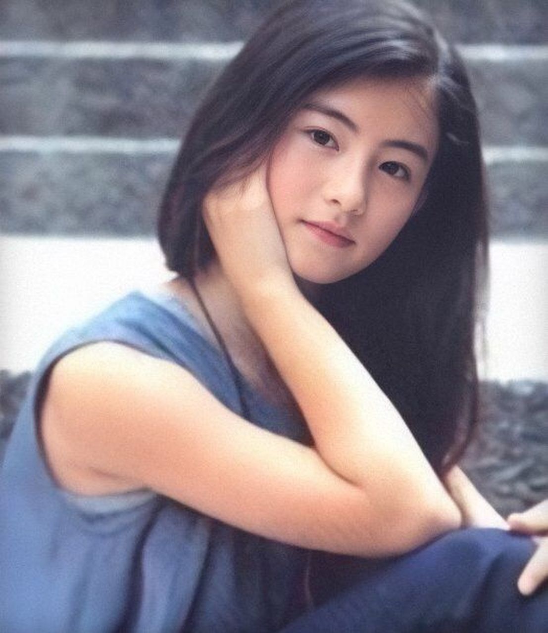 盘点谢霆锋的前任… 谢霆锋的前任: (图片依次:张燊悦,赵学而,戴辛尉