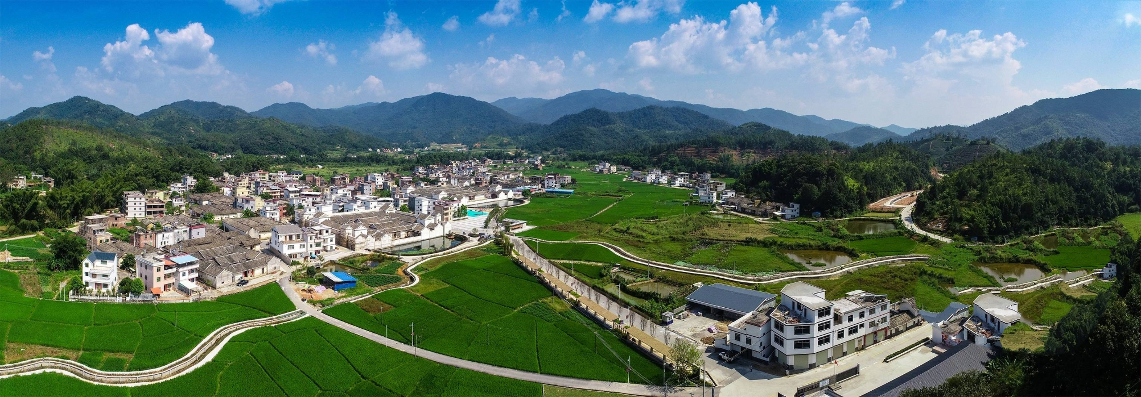 河源东源仙坑村  仙坑村,位于广东省河源市东源县康禾镇,距今已有400