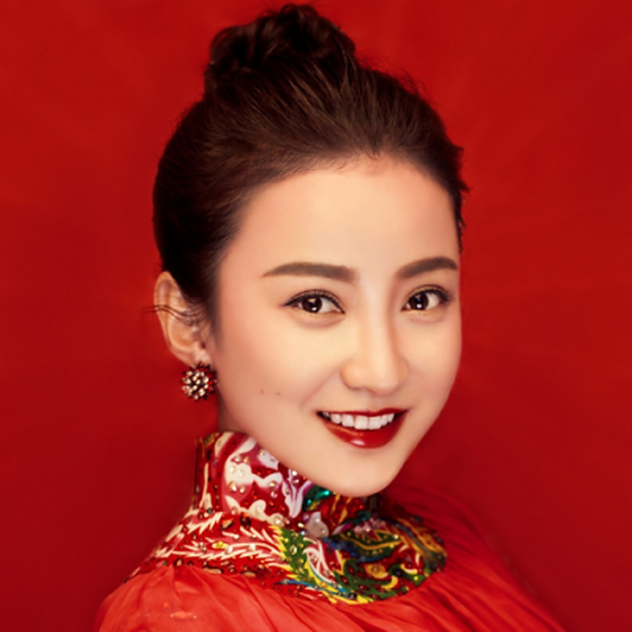 陕北民歌五大美女歌手:刘妍,闫丽丽,郭涛,马美如,王二妮,你最喜欢谁?