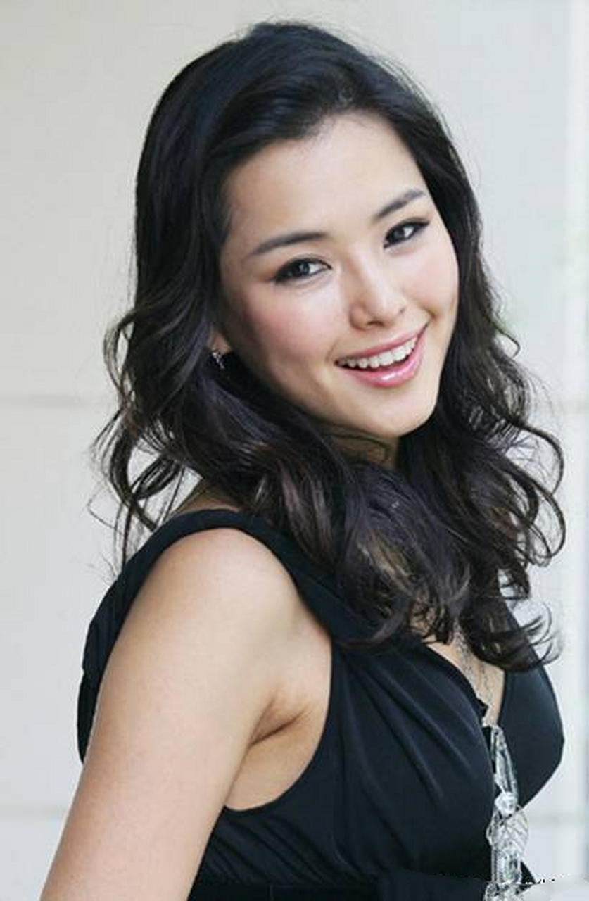 朝鲜五大国宝级女明星:  (①金玉姬,②金泰希,③郑美香,④李正兰,⑤