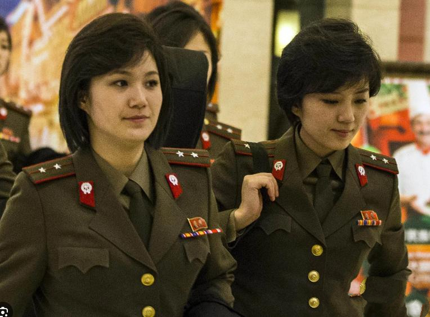 朝鲜牡丹峰乐团 美女如云,成员个个百里挑一,均毕业于音乐大学.
