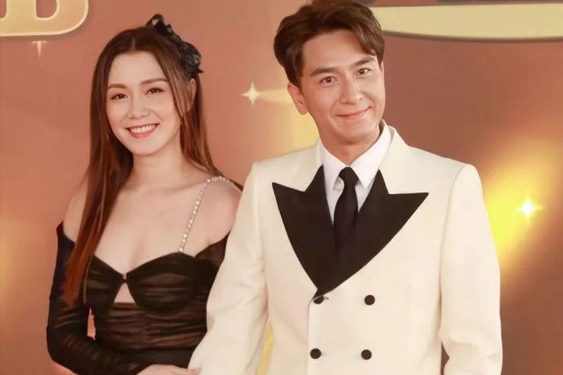 马国明与汤洛雯(汤镇宗之女)婚照.