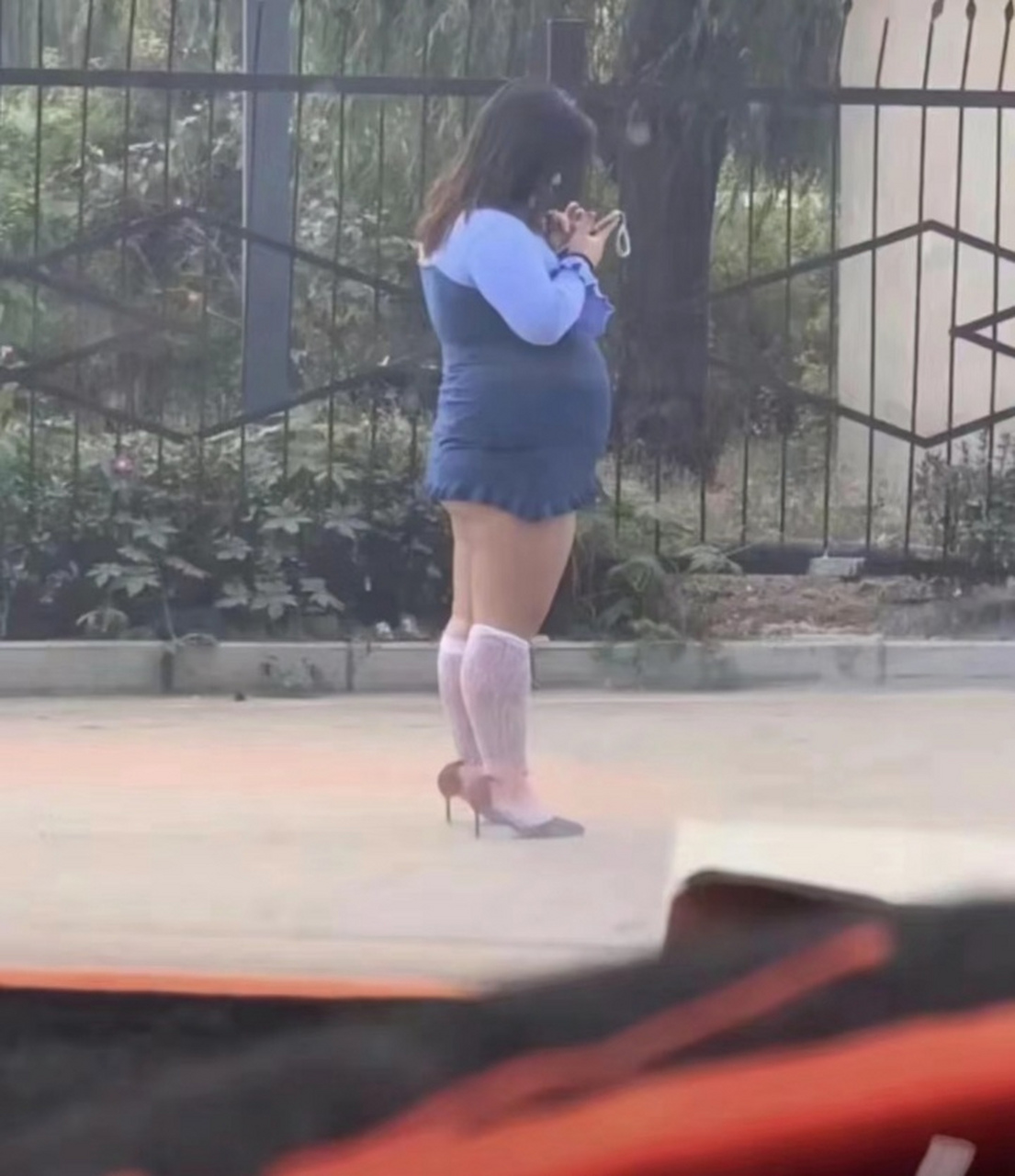 网恋翻车了兄弟们,根本就不是一个人,我该怎么办呢?[额]