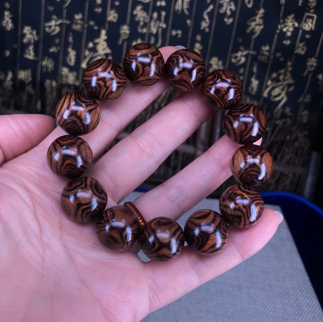 1.8cm海南黄花梨对眼手串#海南黄花梨# #黄花梨手串# #黄花梨