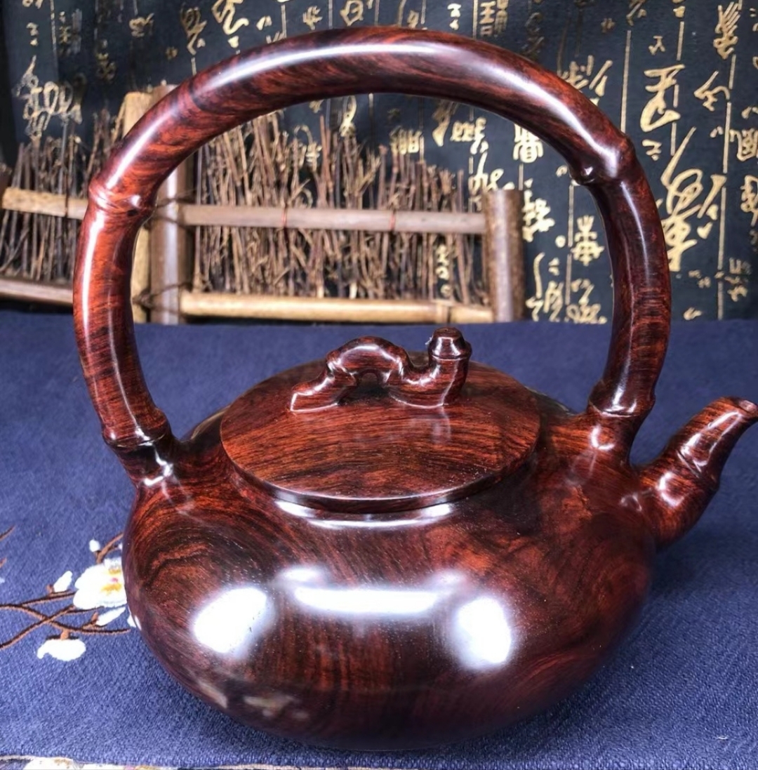 海南黄花梨提梁壶,老料紫油梨#黄花梨# #海南黄花梨家具# #海南黄花梨