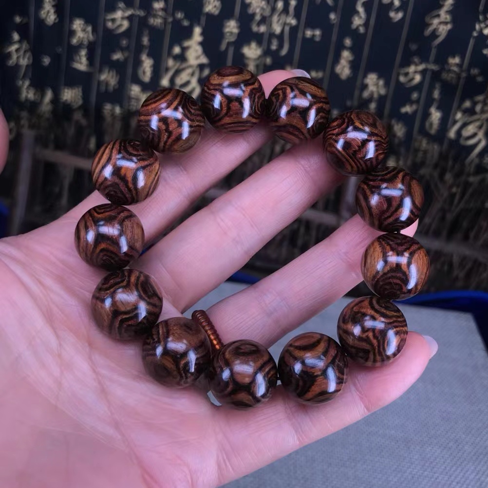 1.8cm海南黄花梨对眼手串#海南黄花梨# #黄花梨手串# #黄花梨