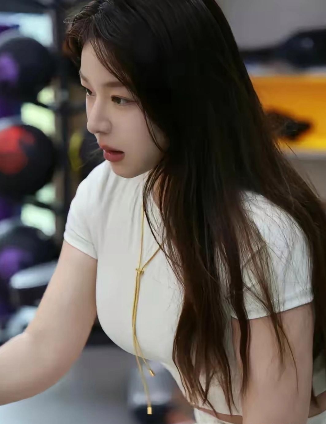 每一个动作都充满了力量与韵律,让人忍不住为