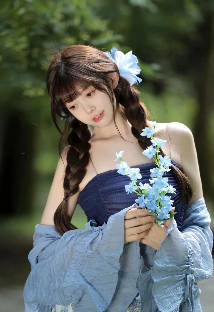 麻花辫清纯美女写真