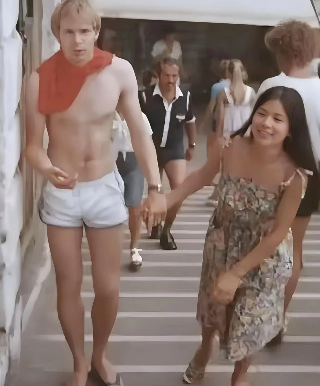 1979年,翁美玲与荷兰男友rob相识于英国校园,两人情投意合,度过了一段