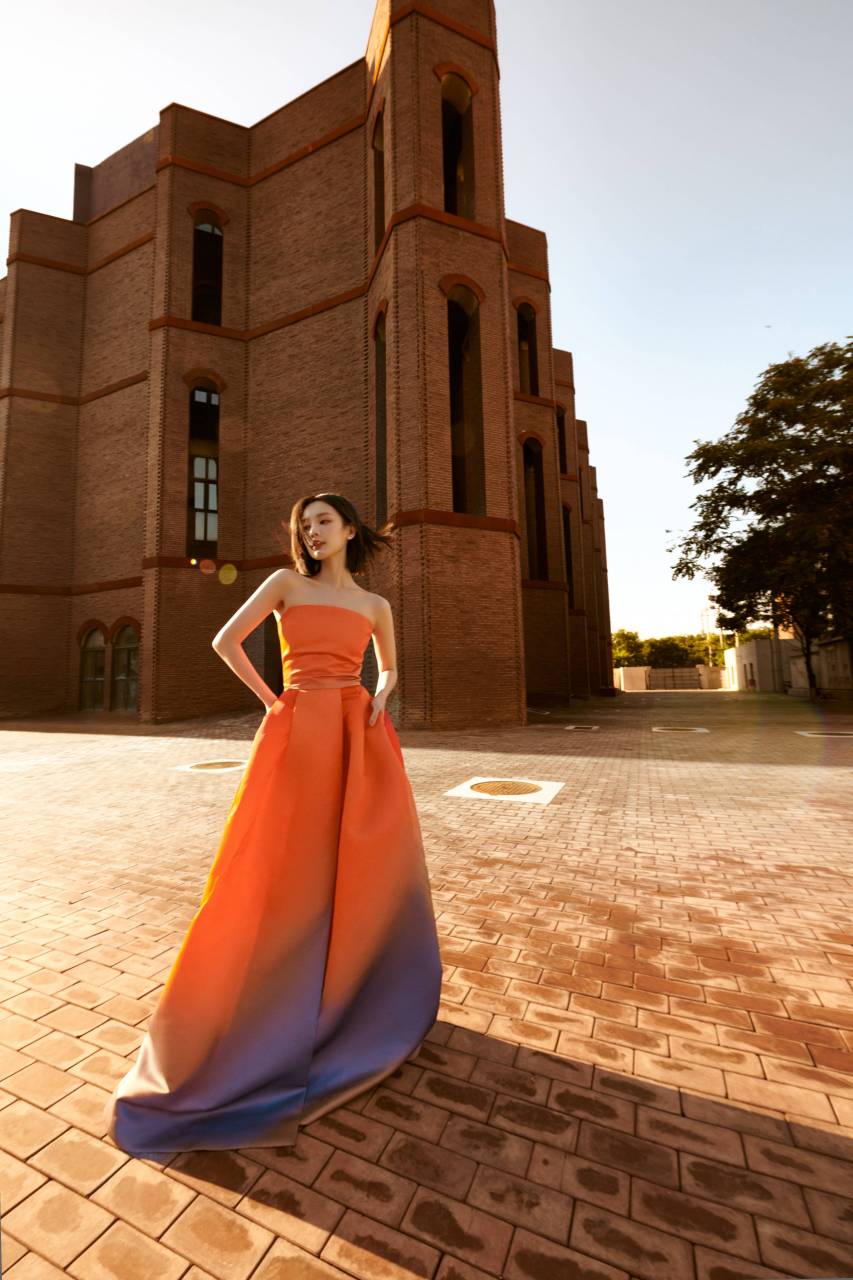 李桐的资源为什么这么好,各种大腕给她搭戏,谁能说说原因#李一桐