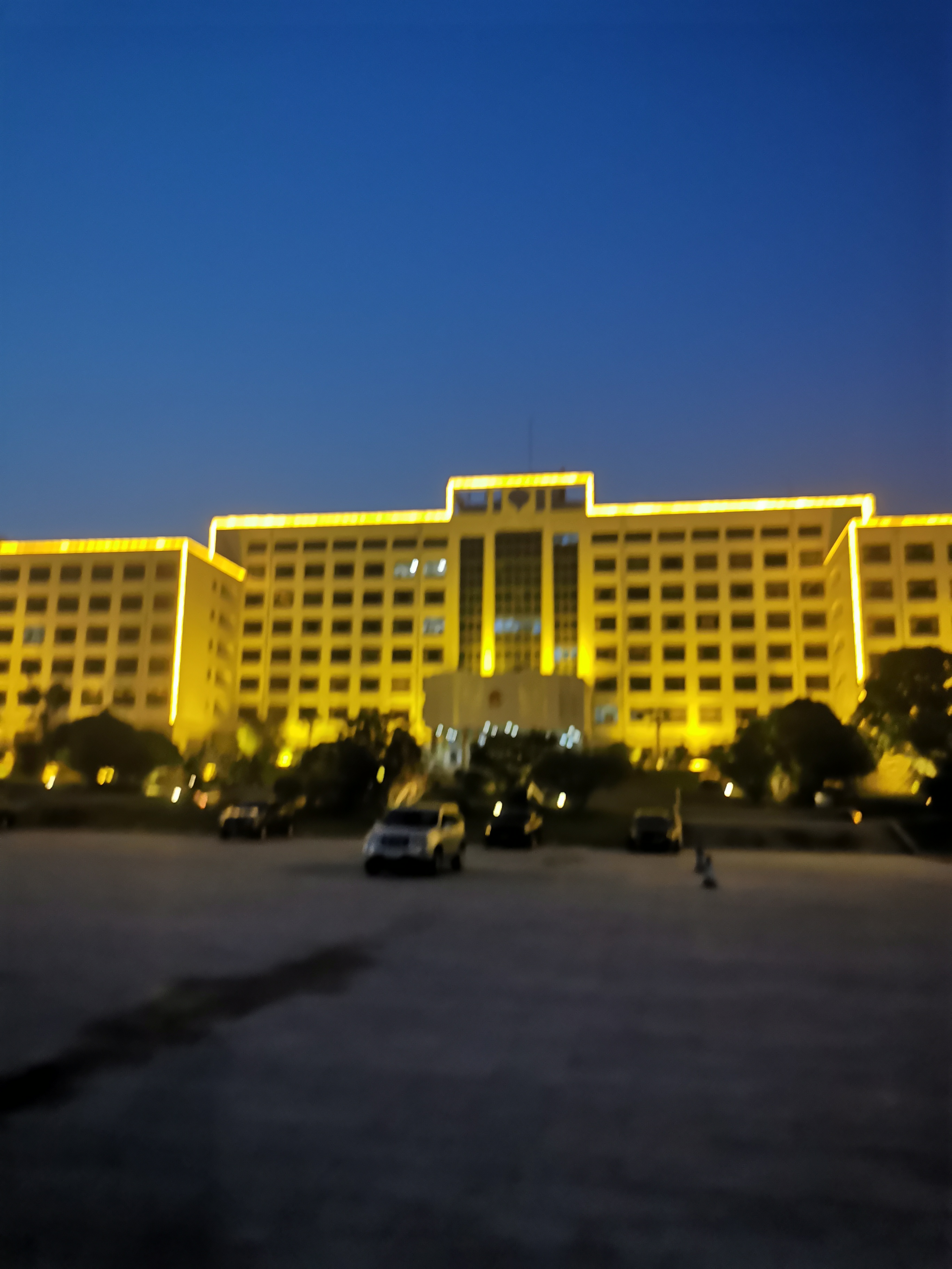 荣成市政府夜景!