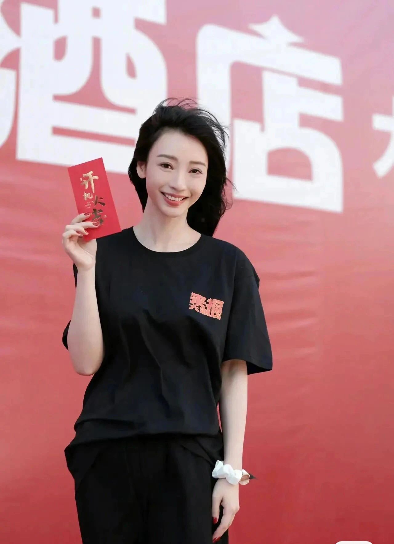 这是假的柳岩吧?我那个性感女神呢?  柳岩这减肥之后变化也太大了吧?