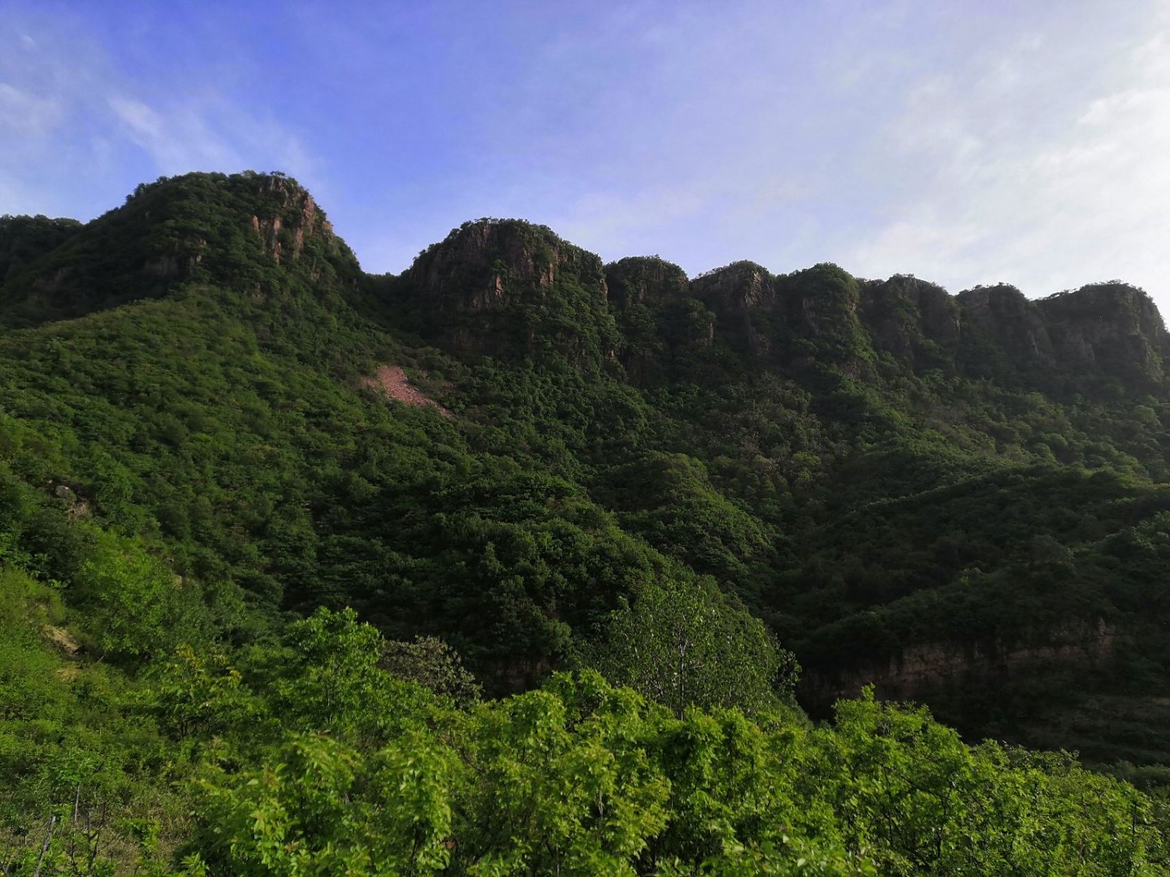 平顶山舞钢九头崖景区,位于舞钢与驻马店遂平的交界地带,对面就是
