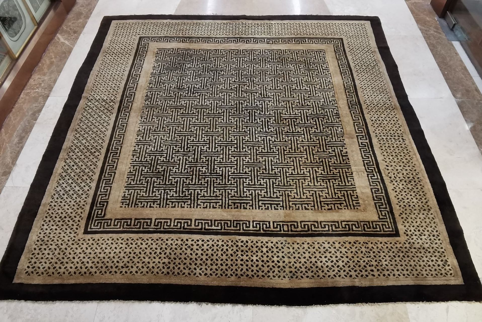 中国古董地毯《万寿无疆》 产自内蒙古包头地区,19世纪末,毯中部织有