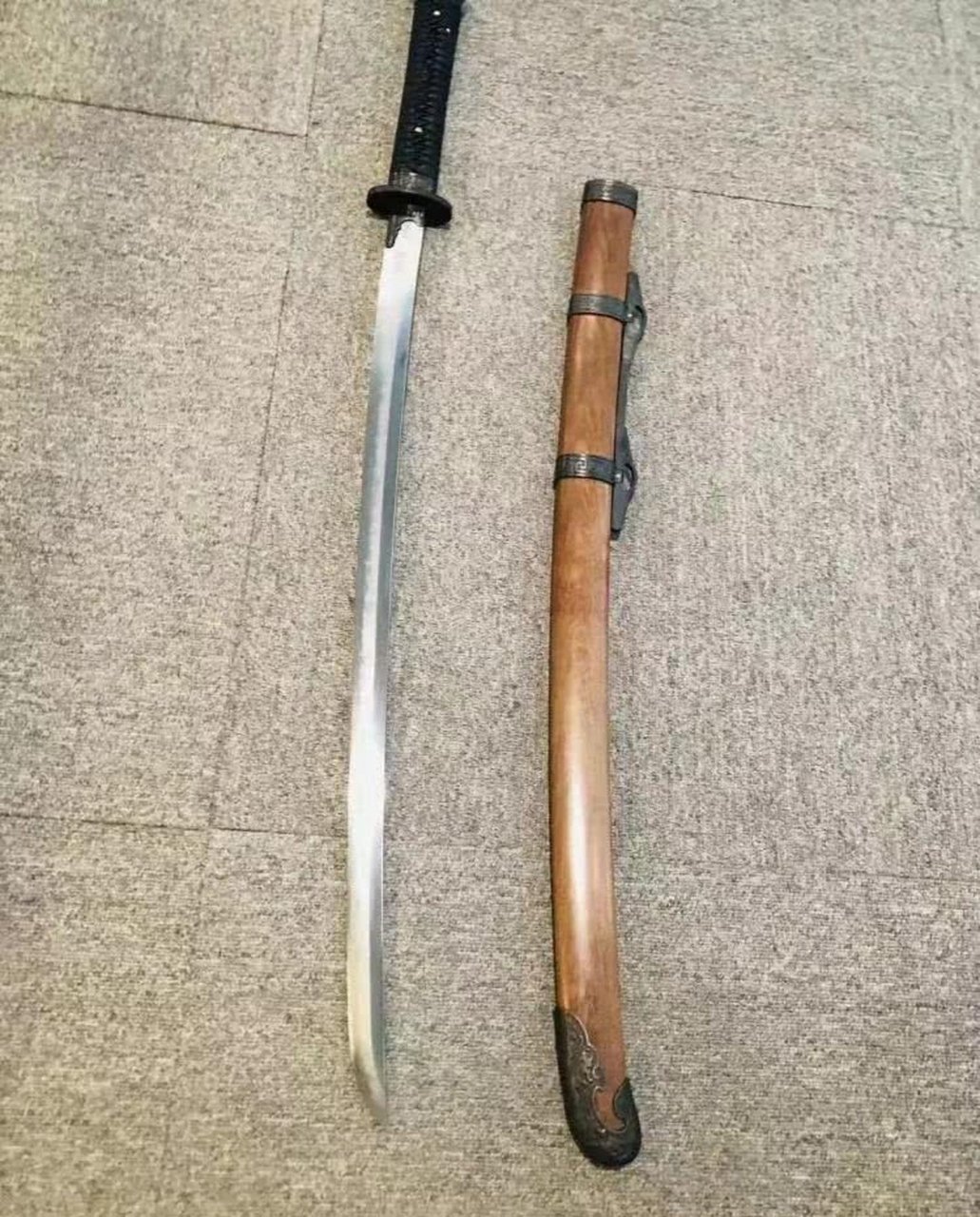 14世纪初,明朝为了对抗日本武士入侵,而开发出来的大明新式军刀,整体