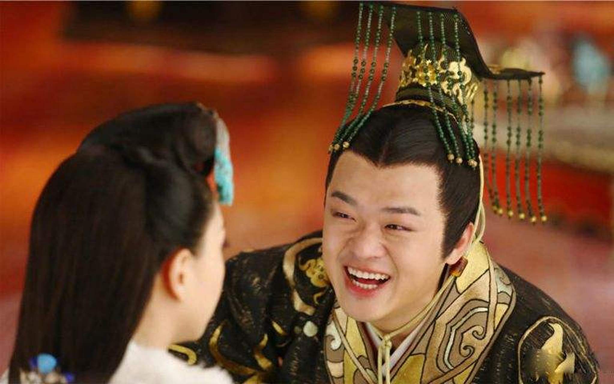 他是汉武帝刘彻之孙,昌邑哀王刘髆之子,在刘贺四五岁时,就成了西汉第