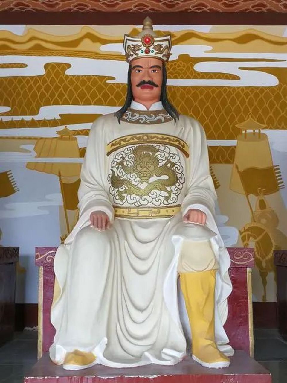 西夏景宗李元昊,党项人,一度以"嵬名"为姓氏,名"曩霄",字"嵬理",自称