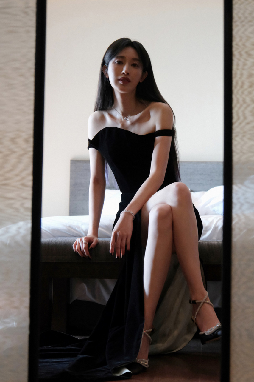 张俪:脚上带戒指的女人