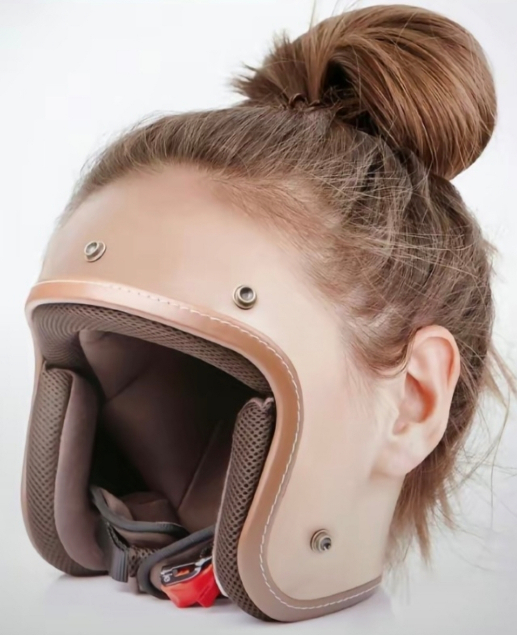 前两天看到一个光头头盔,嚯,这又来一个头顶带发型的#我要上热门