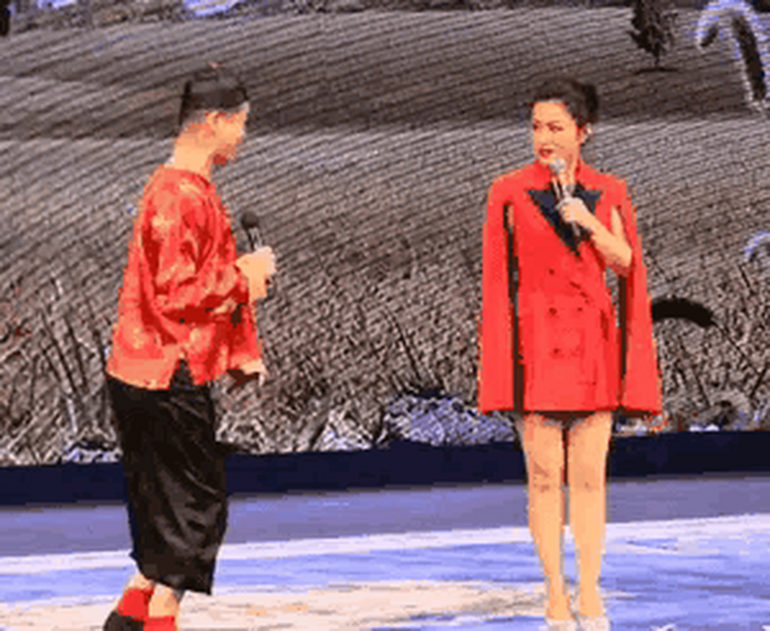 王小虎表演乌龟这段真的惟妙惟肖,自己老婆都肉眼可见得嫌弃他.