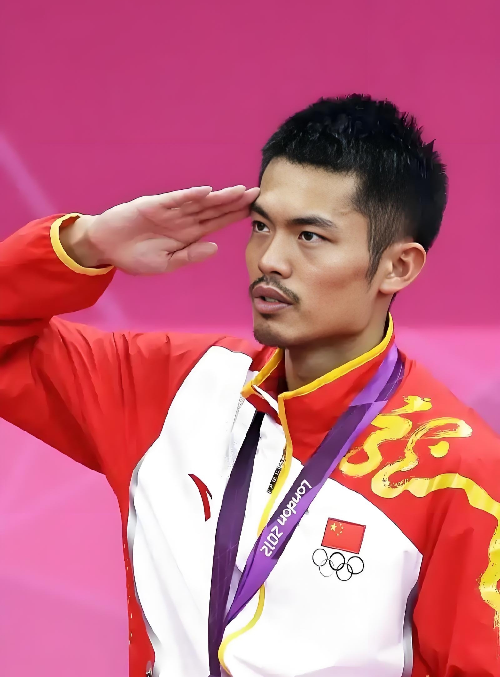 2004年汤姆斯杯:21岁林丹扛起男单大旗,助中国队时隔14年重夺冠军,仰