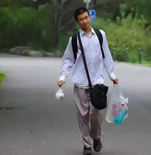 近日网上谣传韦神(韦东奕)给灾区捐款1600万,我想问问这谣言的制造者