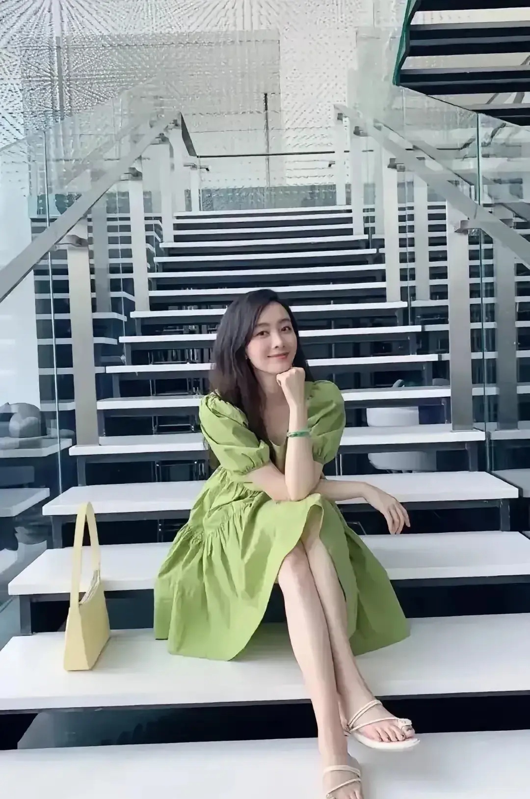 财经频道第一时间女主持人陈培培(央视财经频道第一时间女主持人 陈蓓蓓)
