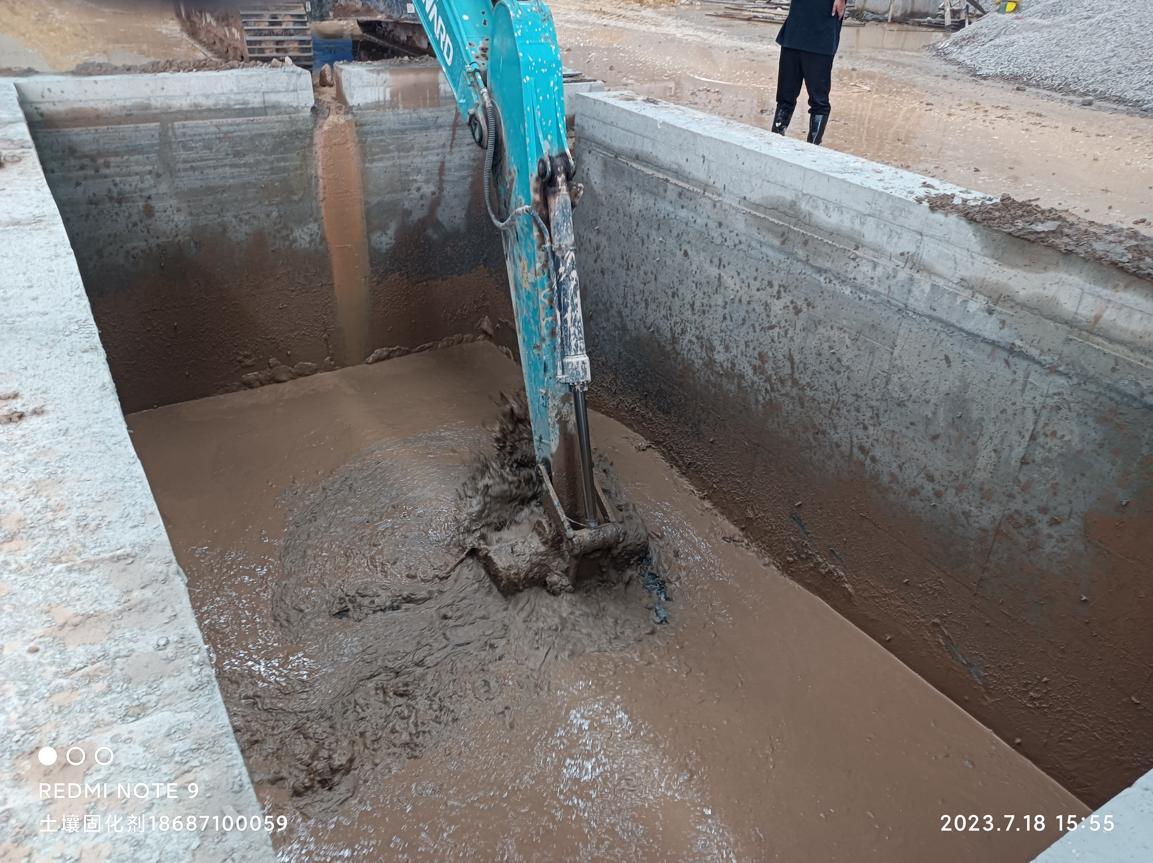 鑫太白淤泥原位土壤固化剂 淤污泥改性固化剂 黑臭蓝藻水体治理 预拌