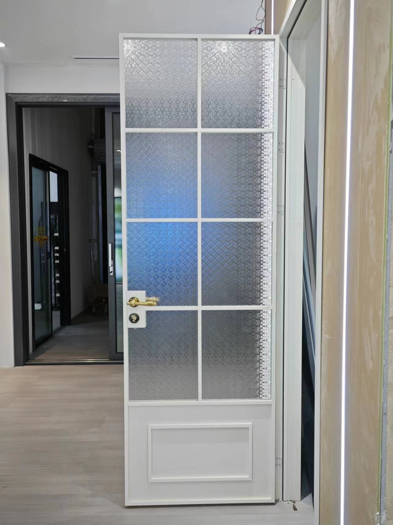 💫 走进这片空间,我瞬间被那扇玻璃门吸引!