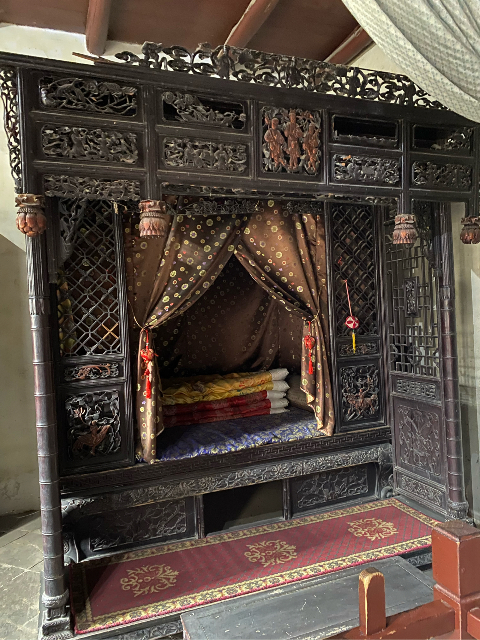 这个无价之宝的床,是慈禧太后梦寐以求都想得到的,有300多年的历史了
