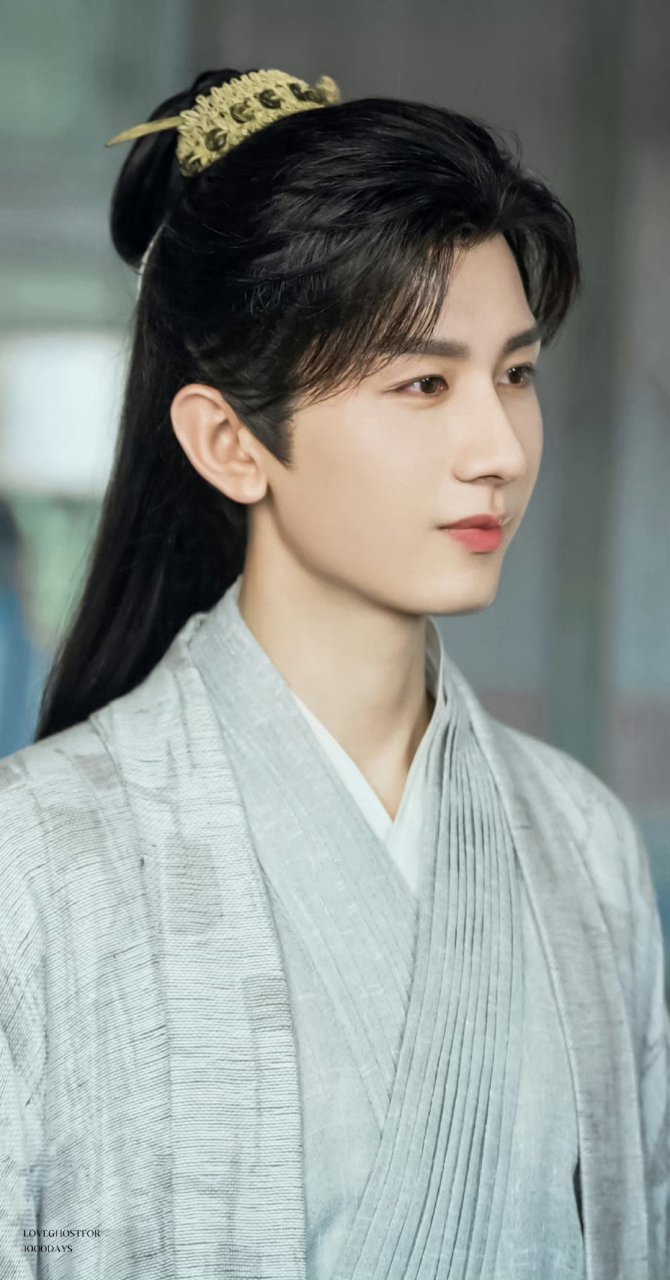 1,成毅团队也是家庭作坊,团队里好些光领工资不干活的,都是他碍于自家