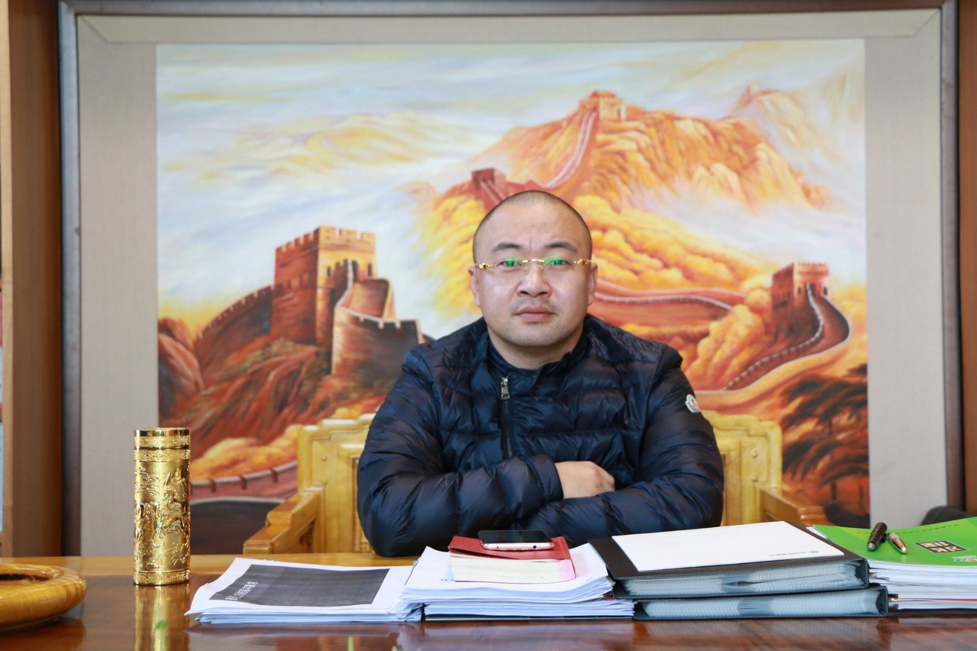 运鸿集团李玉保不仅专注于公益扶贫项目的发展,还全身心的服务于中国