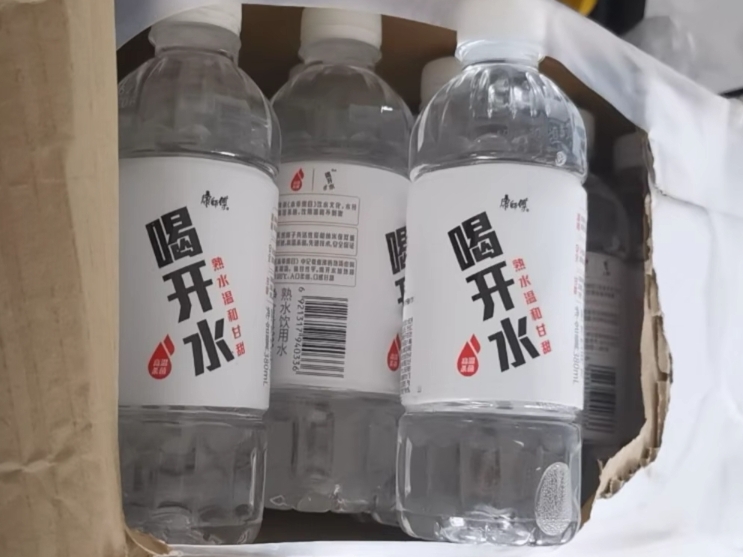 饮用水市场在打"水战",看到某电商平台周五活动,饮用水超低价格售卖
