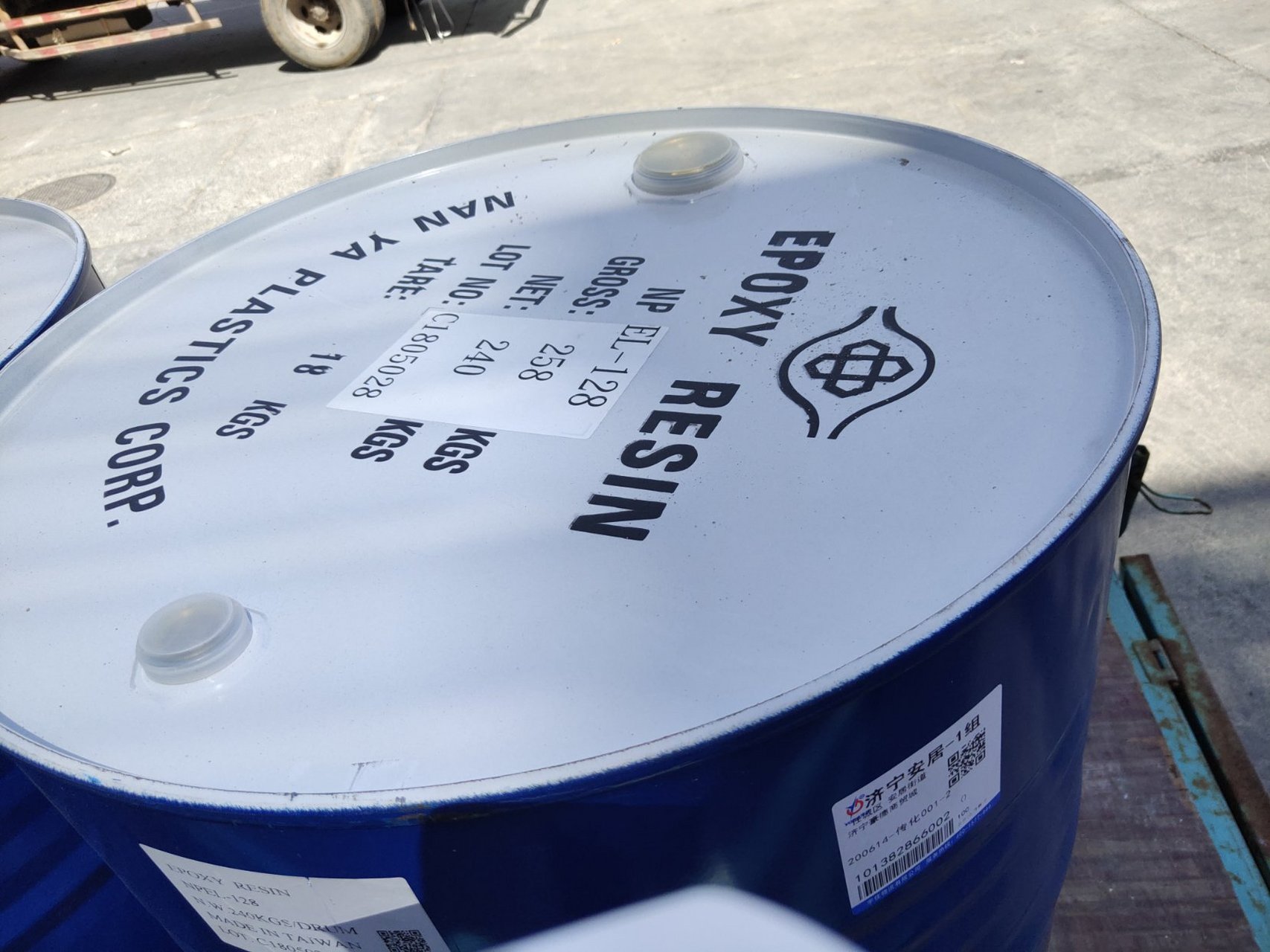 环氧树脂南亚128.1.涂料:电泳涂料,常温固化涂料,清漆, 防腐涂料  2.