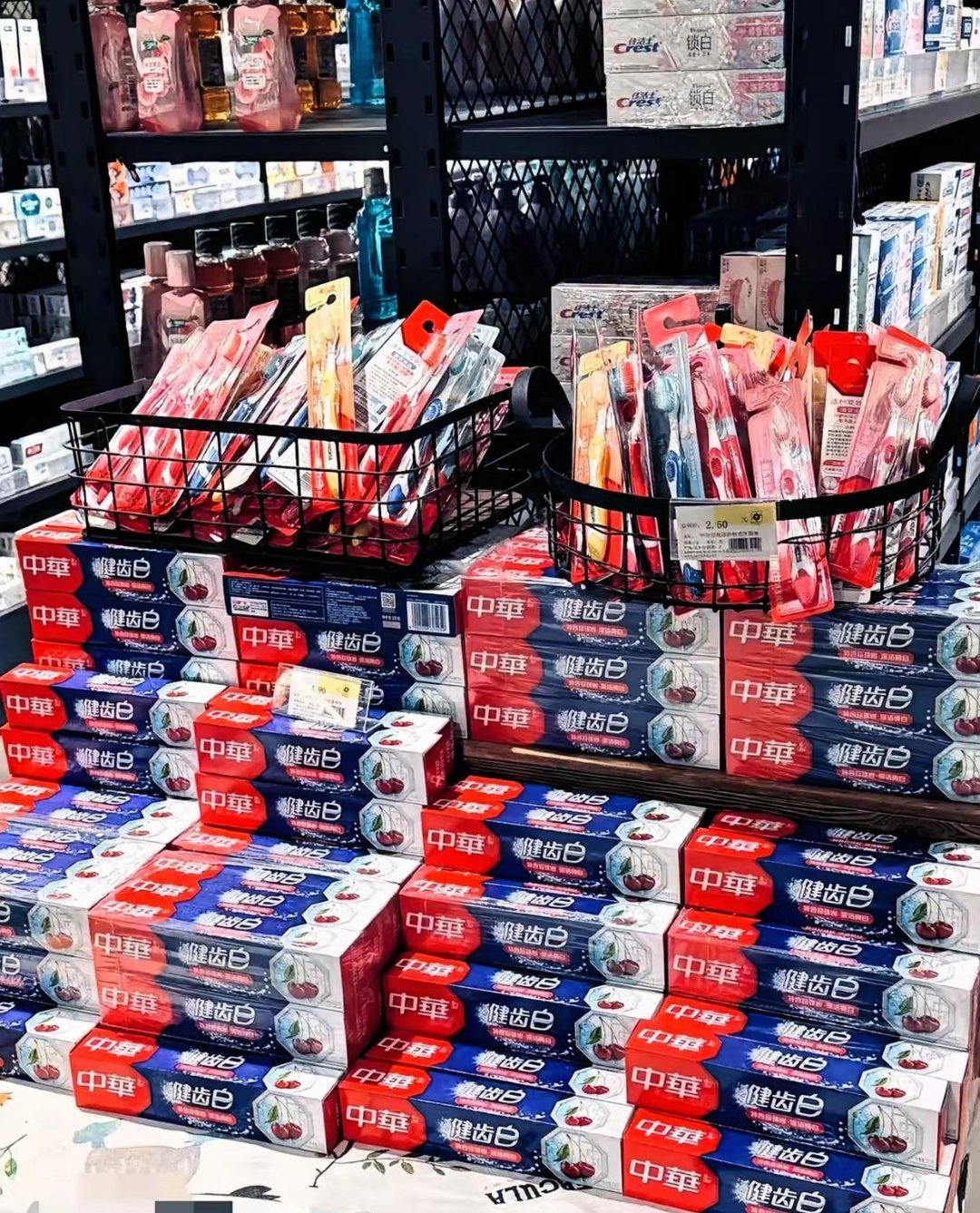 超市牙膏柜台ole超市牙膏陈列牙刷牙膏货架图片超市牙膏盒美陈图片2
