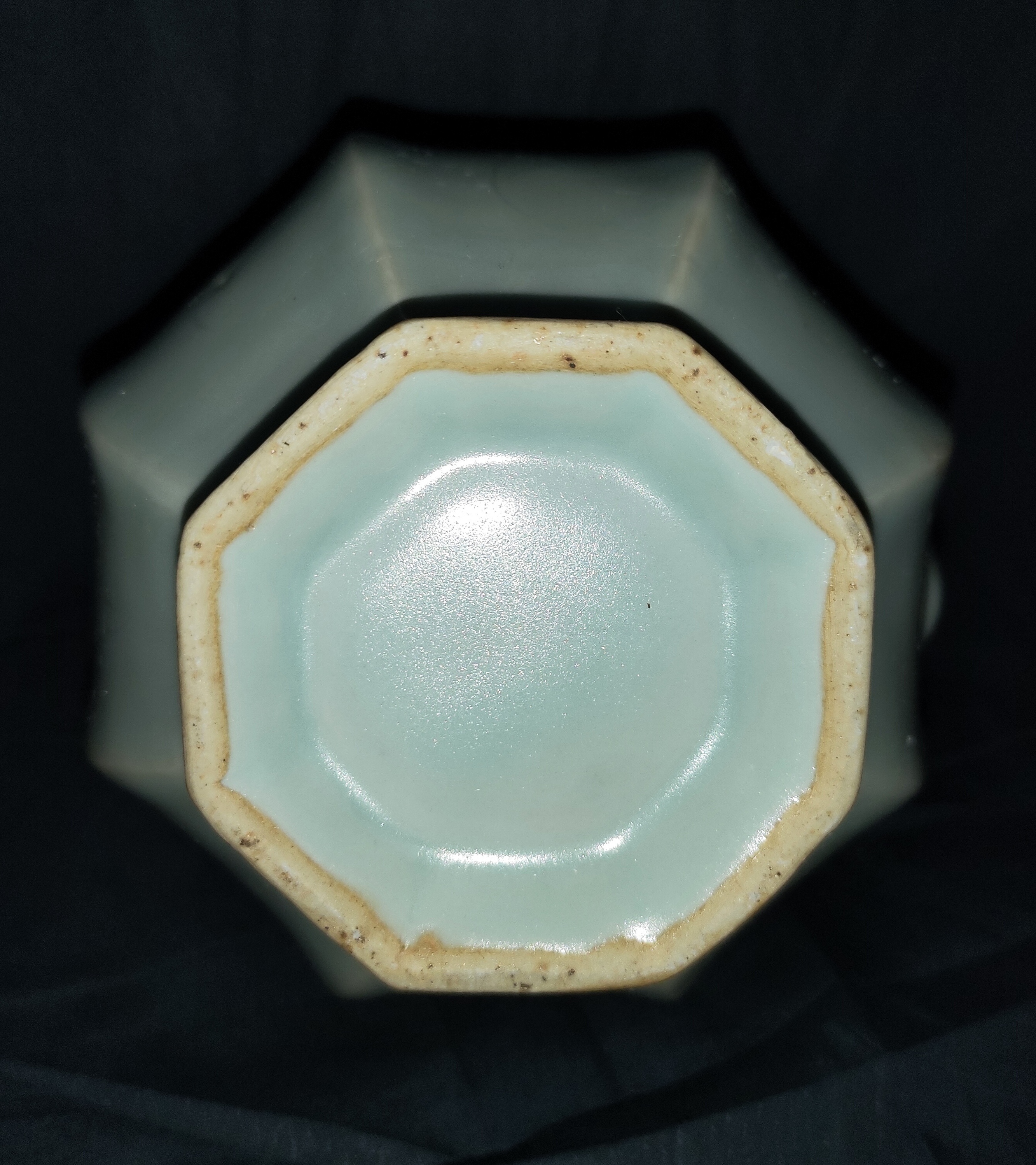 北宋耀州窑重器釉色和南宋龙泉窑重器釉色和底部胎质还有烧制工艺的