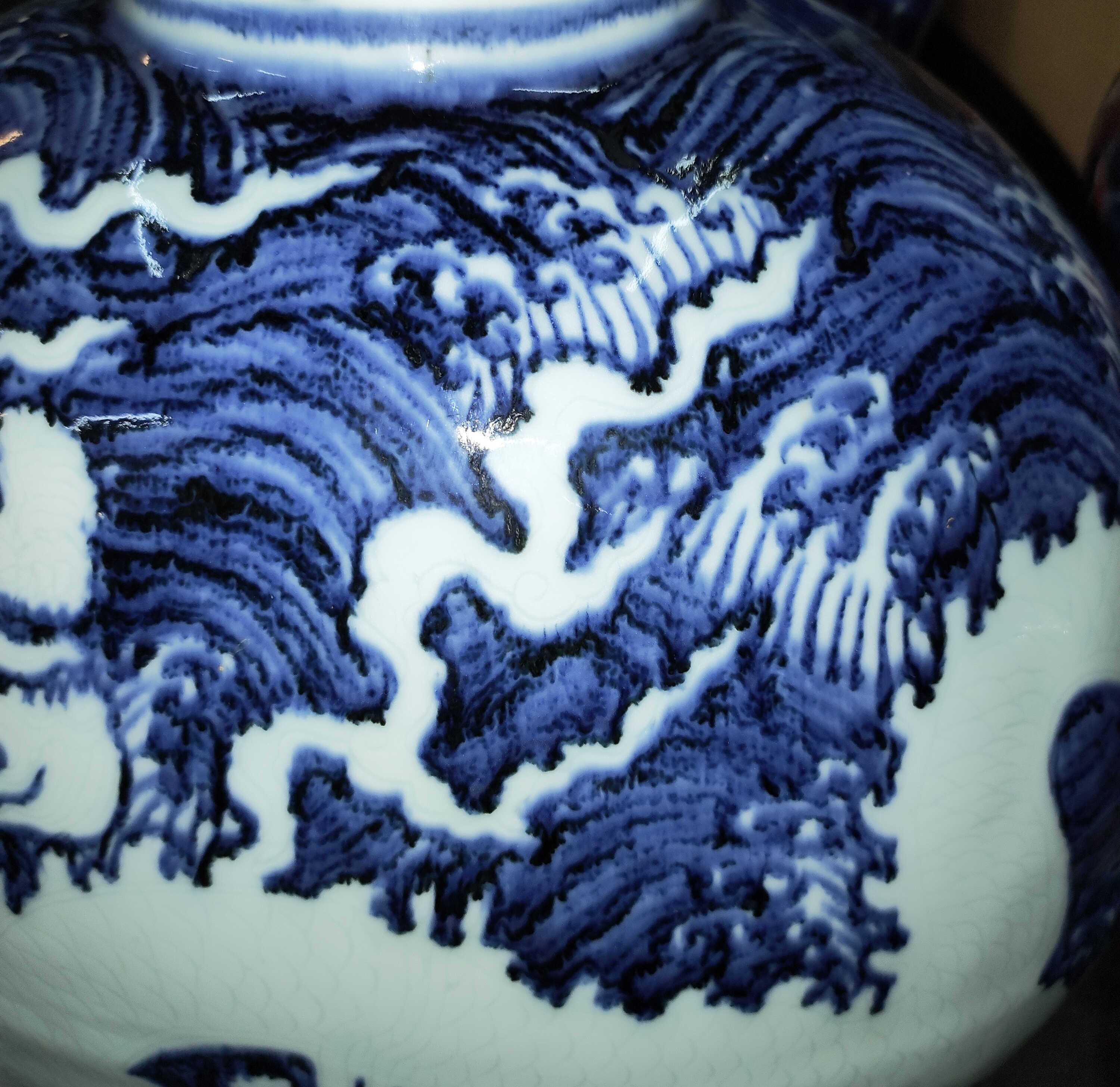 这是最纯正的永宣青花,这种永宣青花的画法是极其奢华的绘饰,也是极其