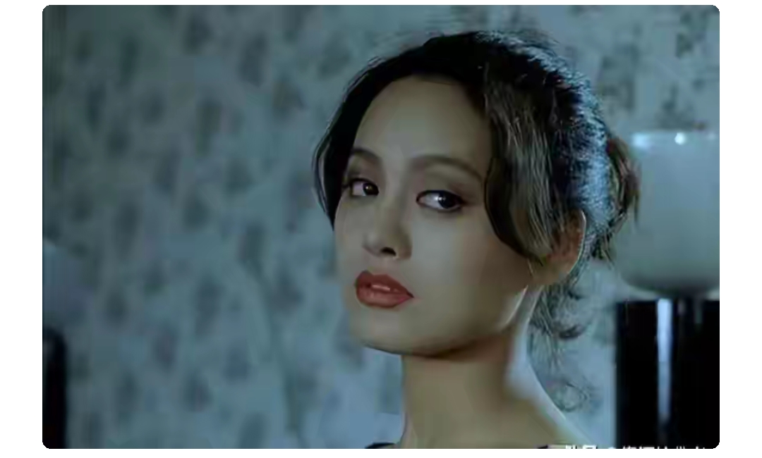 宁静出生于贵州,祖籍湖南,母亲是纳西族人.