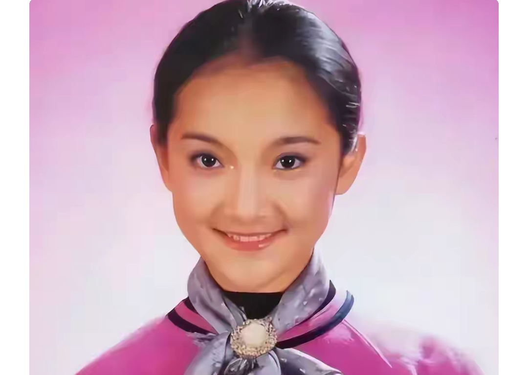 周迅出生于浙江省衢州市,家庭条件并不富裕.