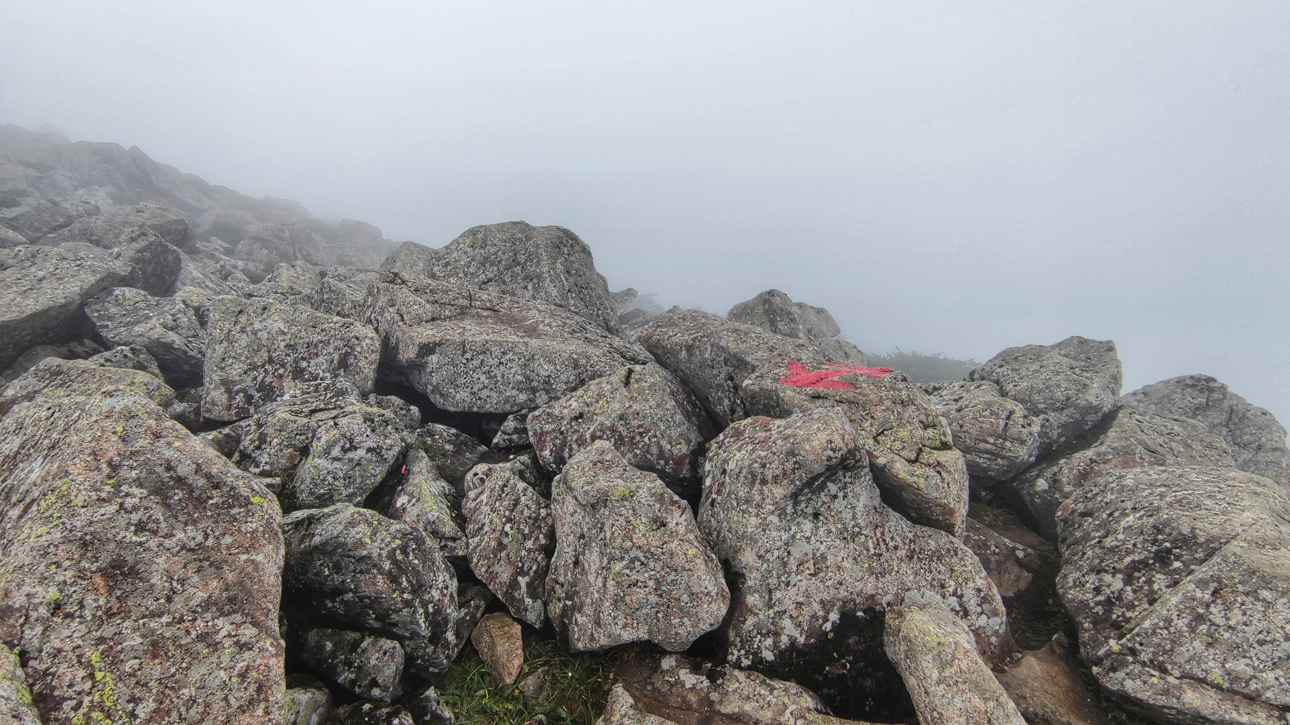 冰晶顶,海拔3015米,秦岭十大高海拔名山之一.