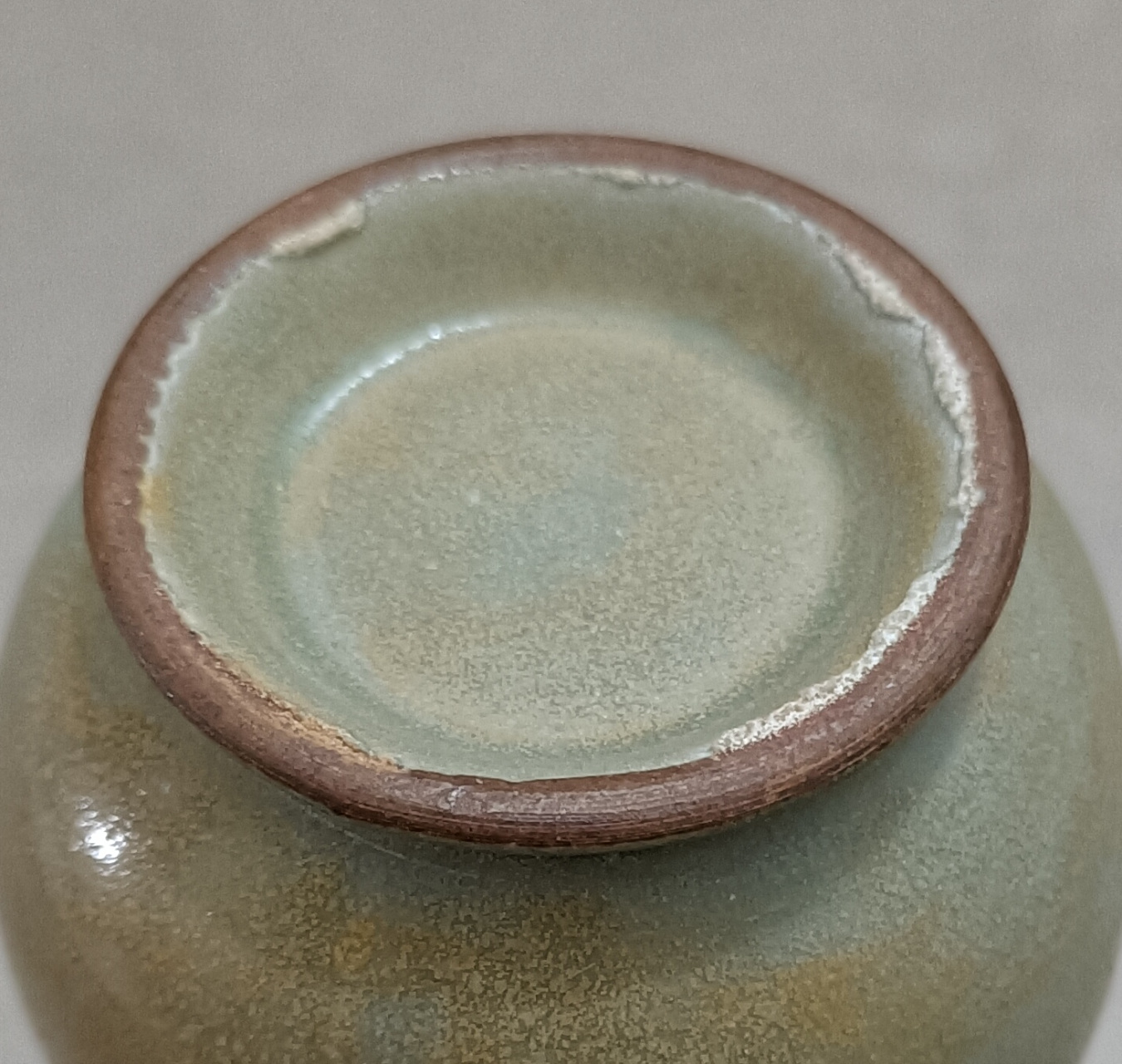 汝窑豆绿釉蒜头瓶.请大家欣赏.