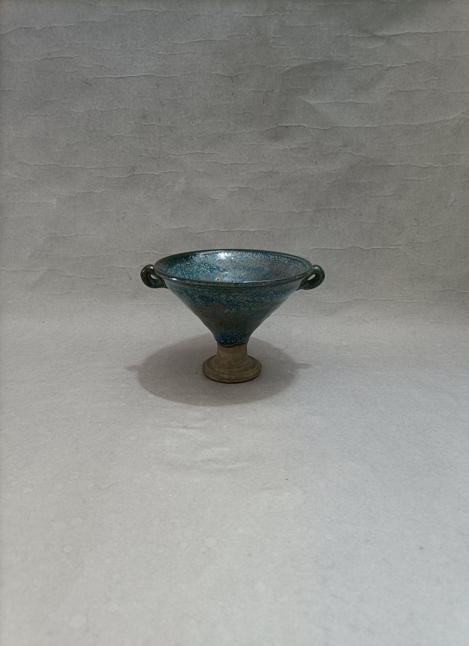 宋钧窑天蓝釉窑变高足耳杯,.请大家欣赏.