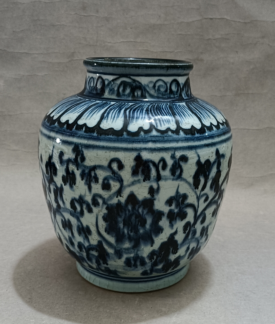 宣德青花缠枝莲纹罐.(民窑)请大家欣赏.