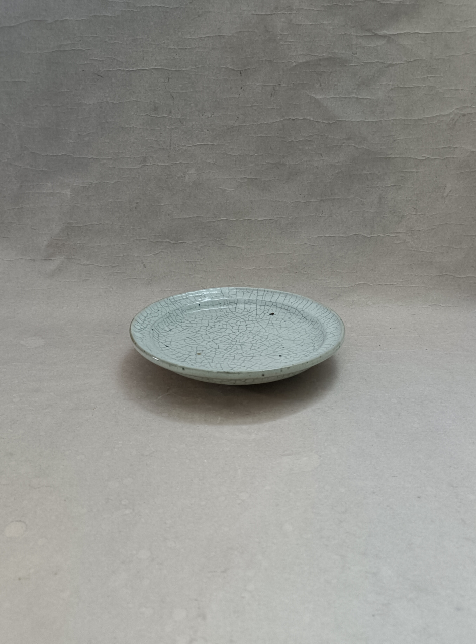 官窑灰青釉折沿盘.请大家欣赏.