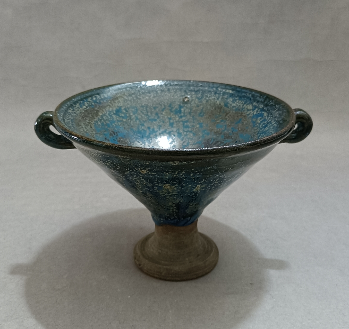 宋钧窑天蓝釉窑变高足耳杯,.请大家欣赏.