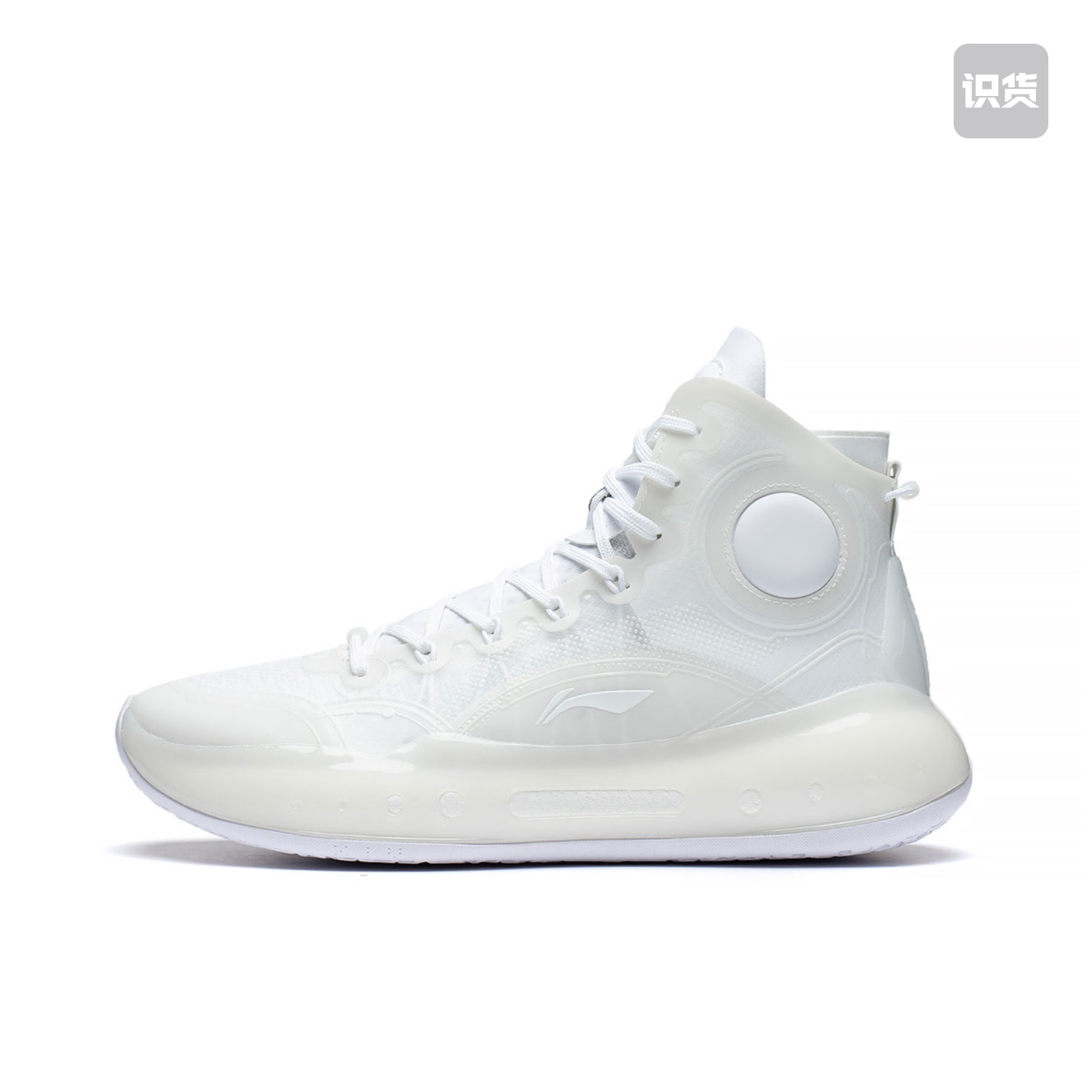 篮球鞋:   李宁驭帅15low:采用工程网一体编织鞋面,支撑性不错,但透气