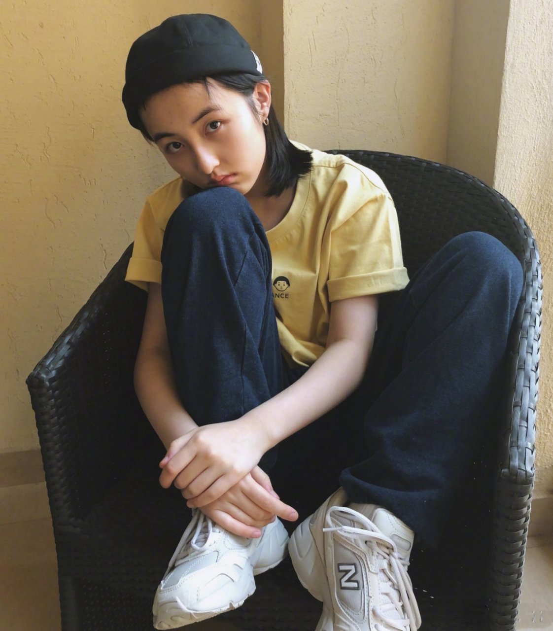 张子枫 生活照分享 | 正黄短t搭黑色束脚运动裤,活力元气的,今日份