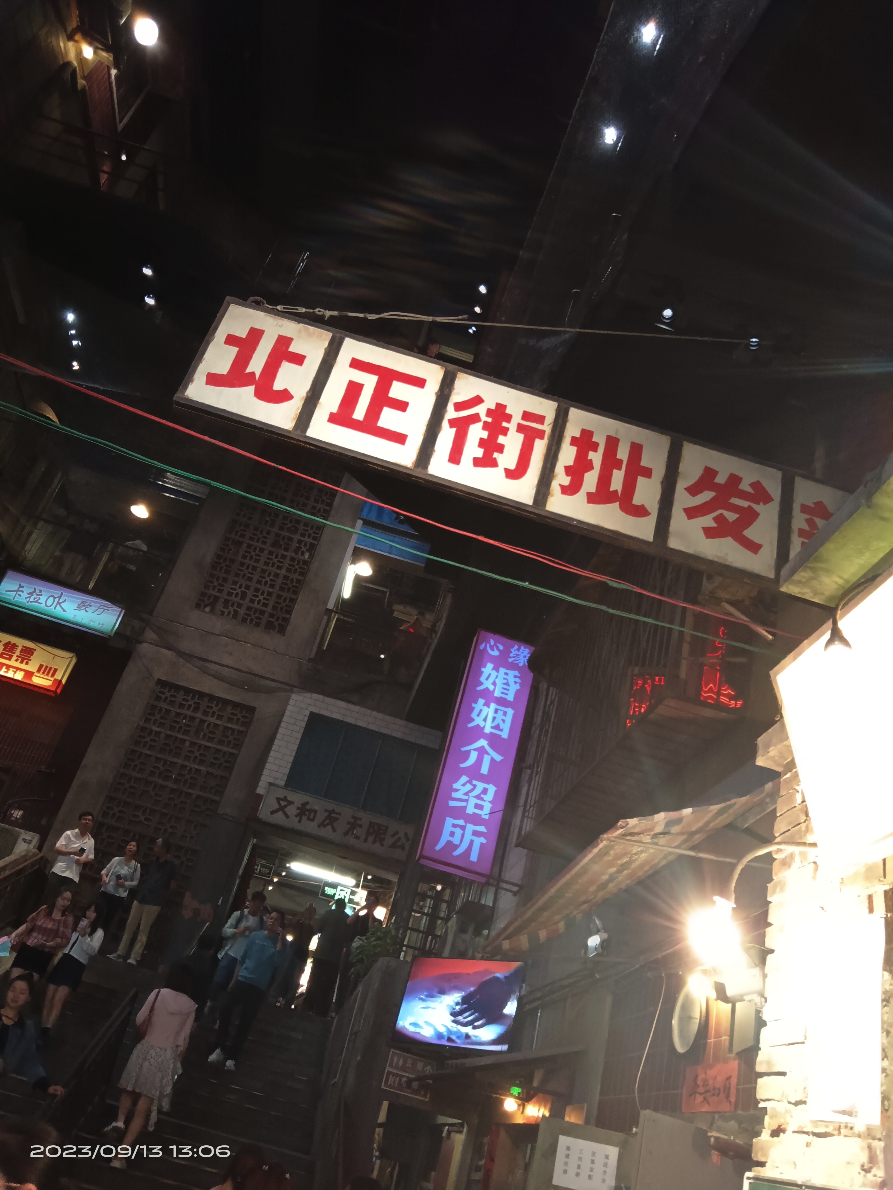 莫言曾说: "当你老了,躺在病床上, 无依无靠的