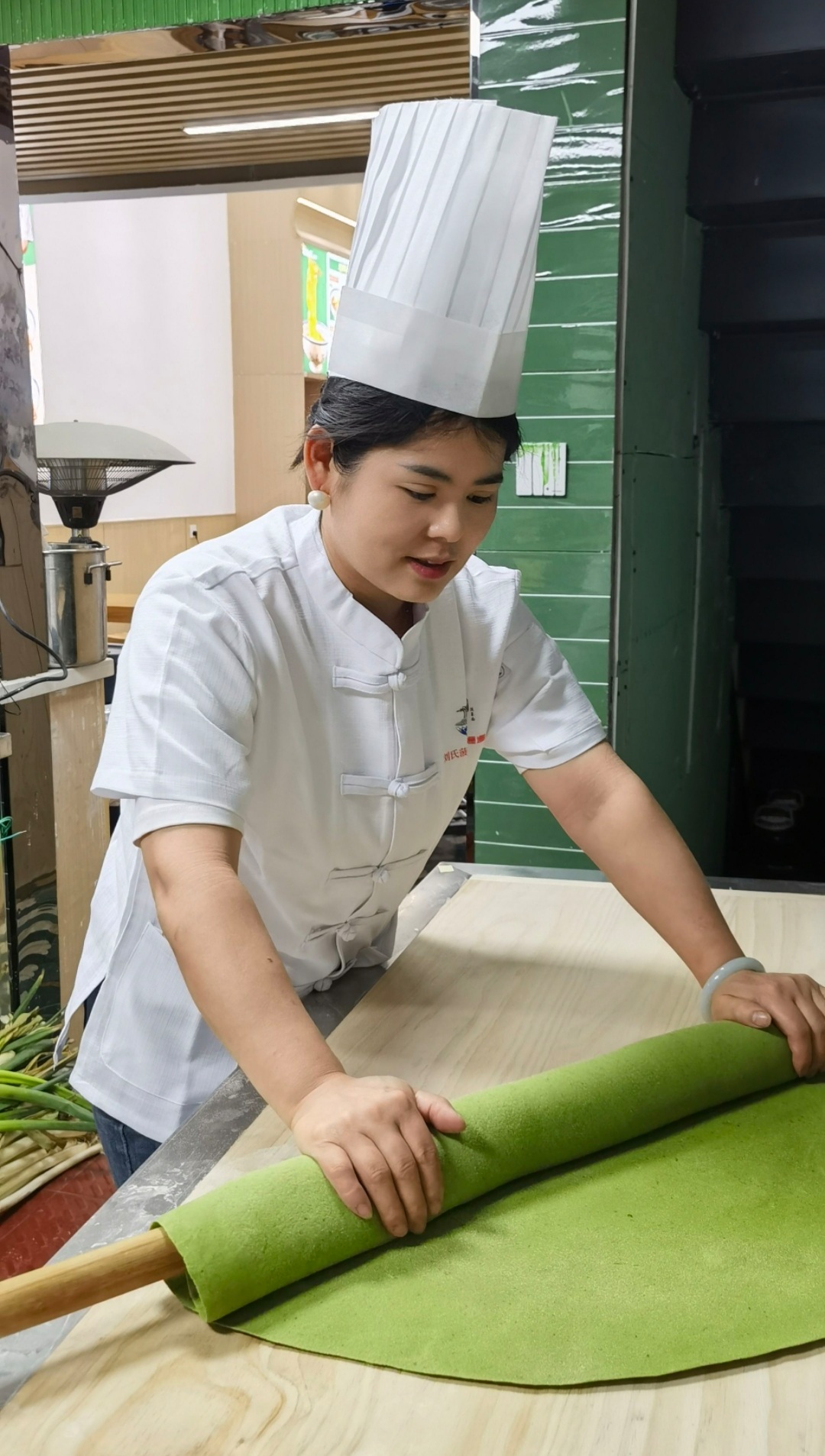 图片面点工菠菜面厨师头像图片大全做包子师傅正面图片大全菱形菠菜面