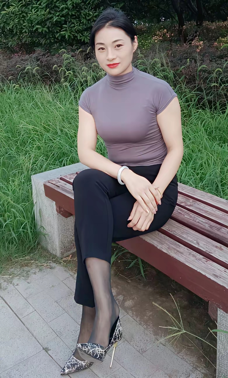 就像被金钱的紧箍40岁女性已婚妇女家庭照职场女性压力的图片女人照片